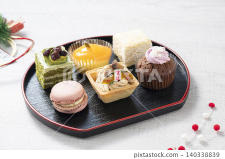 New Year's Mini Cakes New Year's Mini Cakes 140338839