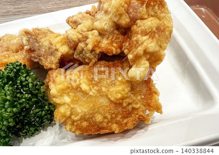 Delicious fried chicken 140338844