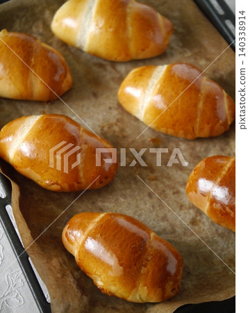 製作麵包卷的圖片 製作麵包卷的圖片 140338914
