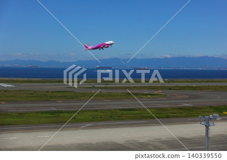 晴朗天空下的中部航空站 140339550