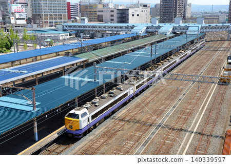 特快列車「白鳥」停靠青森站 特快列車「白鳥」停靠青森站 140339597