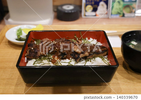 The Japanese Grilled Beef Rice Bento 140339670