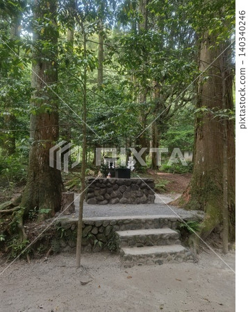 位於霧島神社附近山區的一座小型神社 140340246