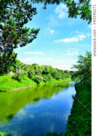 Tokyo: Chidorigafuchi Greenway, Chidorigafuchi and the surrounding townscape Tokyo: Chidorigafuchi Greenway, Chidorigafuchi and the surrounding townscape 140340271
