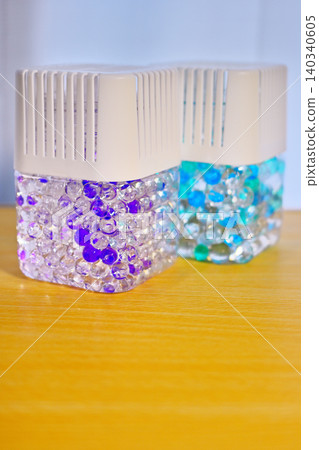 Deodorizing beads that shine in beautiful colors 140340605