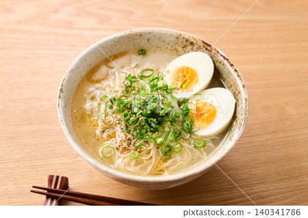 清爽鹹味素麵 清爽鹹味素麵 140341786