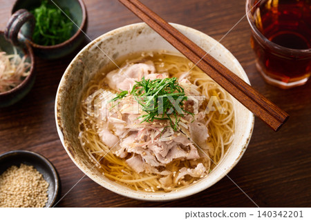 清爽的豬肉涮涮鍋素麵 清爽的豬肉涮涮鍋素麵 140342201