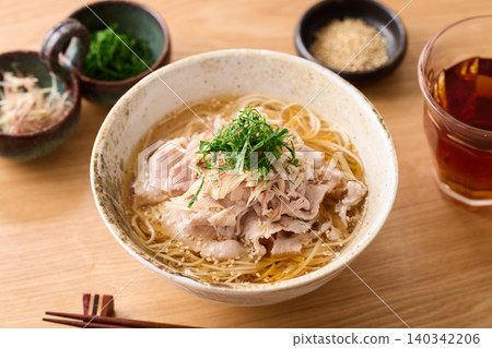 清爽的豬肉涮涮鍋素麵 清爽的豬肉涮涮鍋素麵 140342206