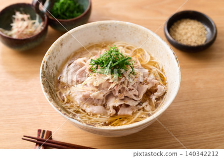 清爽的豬肉涮涮鍋素麵 清爽的豬肉涮涮鍋素麵 140342212