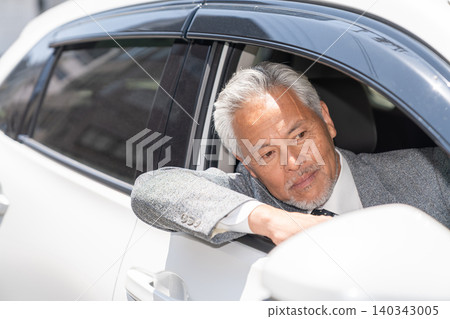 Senior men, business, automobiles Senior men, business, automobiles 140343005