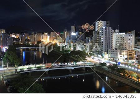 [Hiroshima Electric Railway] Fireworks, the 3800 series, and the 3950 series (Main line: Matoba-cho to Enkobashi-cho) 140343353