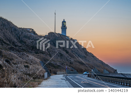 A white lighthouse in Omaezaki City and a sunrise scene (Shizuoka Prefecture) A white lighthouse in Omaezaki City and a sunrise scene (Shizuoka Prefecture) 140344219