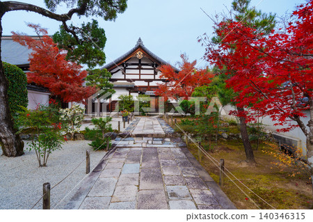 京都Tenryu-ji塔Matsuganji寺的頭 京都Tenryu-ji塔Matsuganji寺的頭 140346315