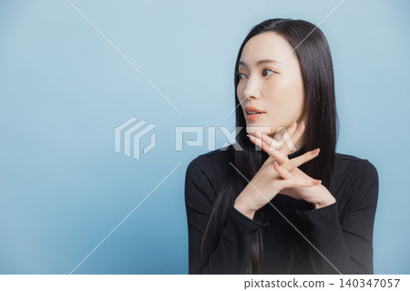 Young business woman with a smile Young business woman with a smile 140347057