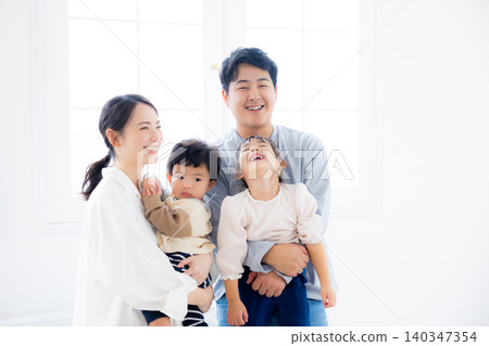 Dad and mom holding a baby Dad and mom holding a baby 140347354