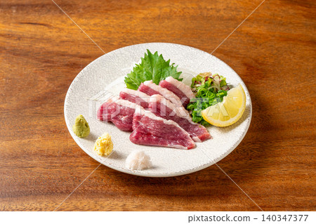 河內鴨刺身:一道選用新鮮河內鴨的奢華菜餚。 河內鴨刺身:一道選用新鮮河內鴨的奢華菜餚。 140347377