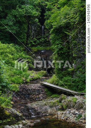 Kuguri Falls, Nanyo City, Yamagata Prefecture Kuguri Falls, Nanyo City, Yamagata Prefecture 140348496