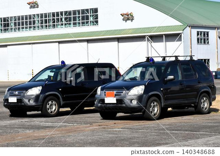 停車場裡排著一排汽車(自衛隊保全車輛) 停車場裡排著一排汽車(自衛隊保全車輛) 140348688