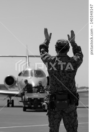 日本航空自衛隊軍官和U-125A 日本航空自衛隊軍官和U-125A 140349147