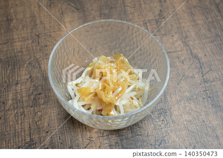 中式炒豆芽和海蜇 140350473
