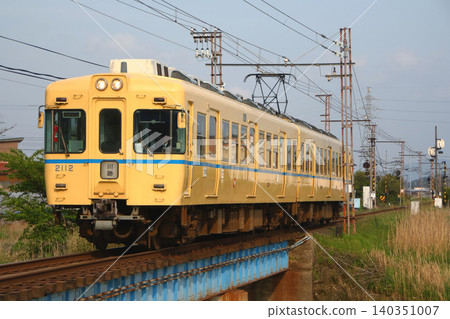 Ichibata Electric Railway Taisha Line 2100 series 3-door train (formerly Keio 5000 series train) Ichibata Electric Railway Taisha Line 2100 series 3-door train (formerly Keio 5000 series train) 140351007