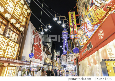 大阪夜景:大阪府大阪市新世界、通天閣本通 大阪夜景:大阪府大阪市新世界、通天閣本通 140351820