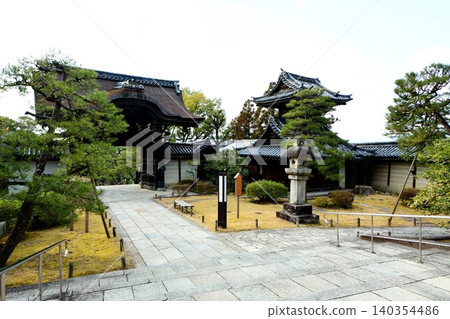 Kyoto Prefecture, Otani Sobyo, Main Gate & Taikodo (Drum Hall), Maruyama-cho, Higashiyama-ku, Kyoto City, March 2022 Kyoto Prefecture, Otani Sobyo, Main Gate & Taikodo (Drum Hall), Maruyama-cho, Higashiyama-ku, Kyoto City, March 2022 140354486