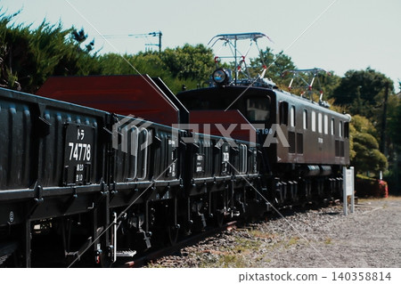 Thanks to the success of crowdfunding, the freight train pulled by EF15-198 locomotive in Yamanashi Prefecture has been restored to its beautiful state. 140358814