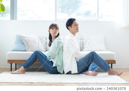 生活方式:爭吵的情侶 生活方式:爭吵的情侶 140361078