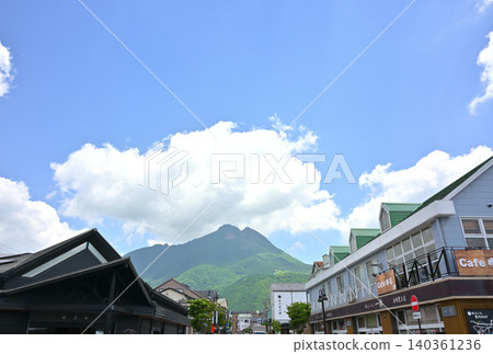 Scenery in front of Yufuin Station Scenery in front of Yufuin Station 140361236