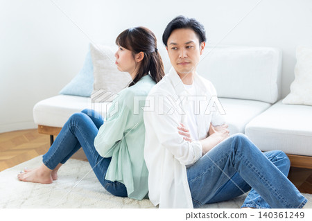 生活方式:爭吵的情侶 生活方式:爭吵的情侶 140361249