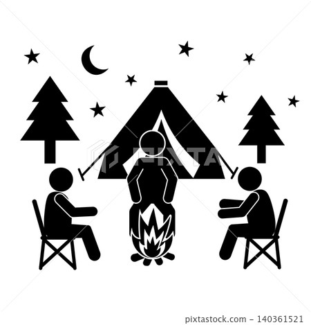 夜幕降臨,森林裡三個身影圍坐在營火旁。 夜幕降臨,森林裡三個身影圍坐在營火旁。 140361521
