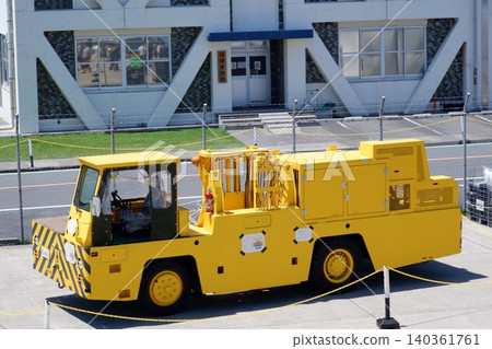 Japan Maritime Self-Defense Force side forklift Japan Maritime Self-Defense Force side forklift 140361761