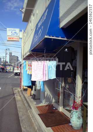 A daytime izakaya in the old downtown area A daytime izakaya in the old downtown area 140362557
