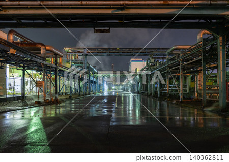 雨中的川崎市浮島町工廠夜景 140362811