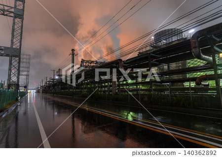 雨中的川崎市浮島町工廠夜景 雨中的川崎市浮島町工廠夜景 140362892