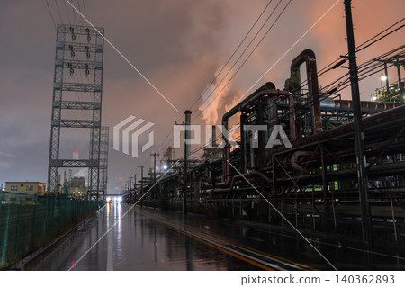 雨中的川崎市浮島町工廠夜景 雨中的川崎市浮島町工廠夜景 140362893