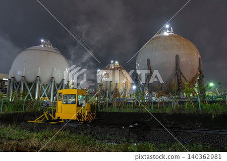 Spherical tanks and factory night view in Ukishima-cho, Kawasaki City Spherical tanks and factory night view in Ukishima-cho, Kawasaki City 140362981