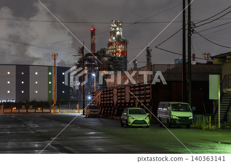 Factory night view in Chidori-cho, Kawasaki City in the rain Factory night view in Chidori-cho, Kawasaki City in the rain 140363141