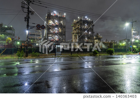 雨中的川崎市千鳥町工廠夜景 雨中的川崎市千鳥町工廠夜景 140363403