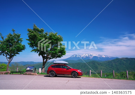 View of Mount Ontake from the Suzuran Plateau Observatory amidst the fresh greenery. View of Mount Ontake from the Suzuran Plateau Observatory amidst the fresh greenery. 140363575