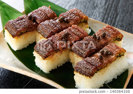Eel sushi 140364108