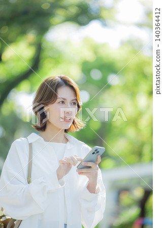 通勤的商界女強人 通勤的商界女強人 140364412