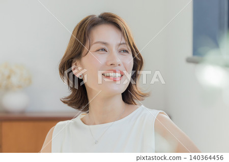 40多歲的女性 40多歲的女性 140364456