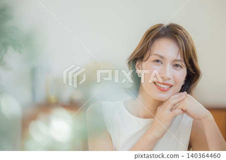 Women in their 40's 140364460