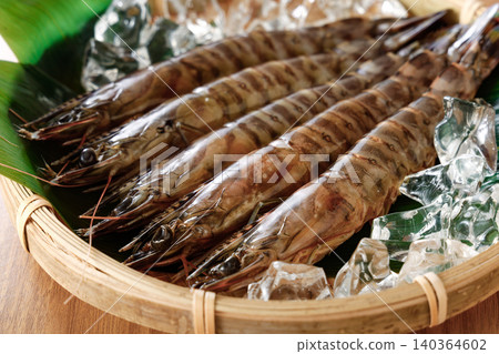 Fresh prawns 140364602