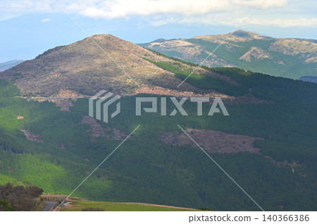 View of Mt. Tamashii and Mt. Daruma from the Nishina Pass Observatory on the Izu Mountain Ridge Trail of the Izu Peninsula. View of Mt. Tamashii and Mt. Daruma from the Nishina Pass Observatory on the Izu Mountain Ridge Trail of the Izu Peninsula. 140366386