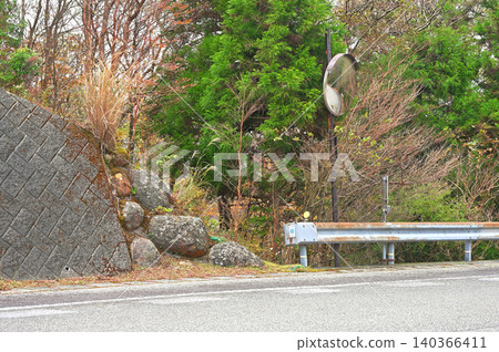 伊豆半島,伊豆山脊步道,魂山,從公路進入健行道的入口 伊豆半島,伊豆山脊步道,魂山,從公路進入健行道的入口 140366411