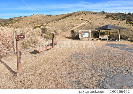 伊豆半島,伊豆山脊步道,草原上的宇久須峠 伊豆半島,伊豆山脊步道,草原上的宇久須峠 140366462