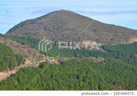 從伊豆半島伊豆山脊步道風早峠的高地眺望玉山。 從伊豆半島伊豆山脊步道風早峠的高地眺望玉山。 140366475